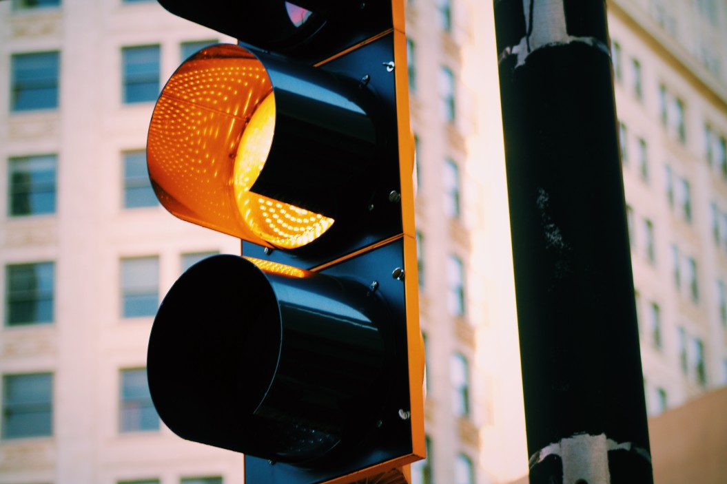 traffic-light-in-city_t20_EO01aZ